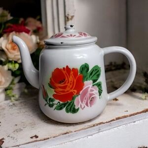 Reservoir Enamel Teapot 7 3/4" tall Vintage